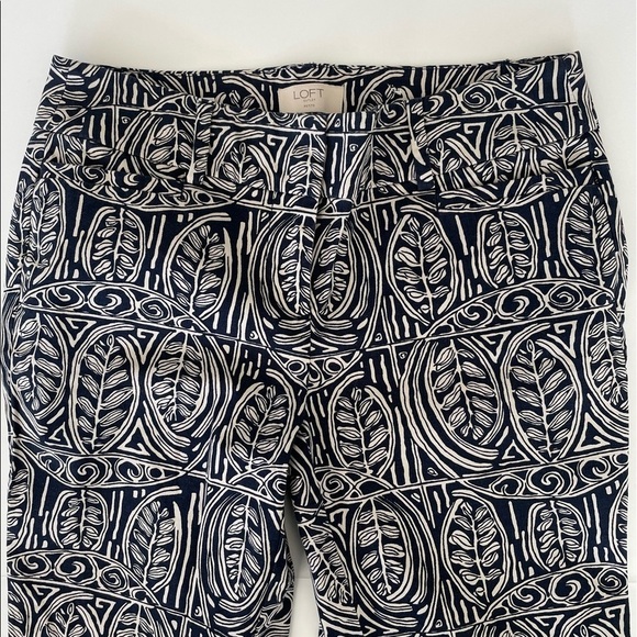 Ann Taylor LOFT Leaf Motif Prints Blue & White Ankle Pants - Picture 2 of 6